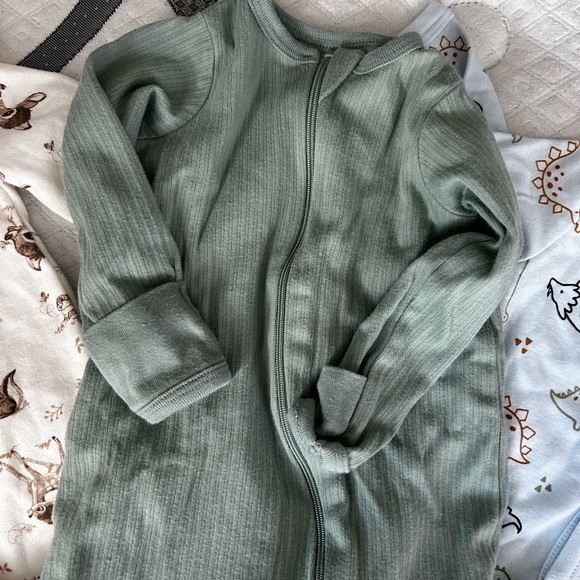 Baby clothes bundle - Picture 2 of 5